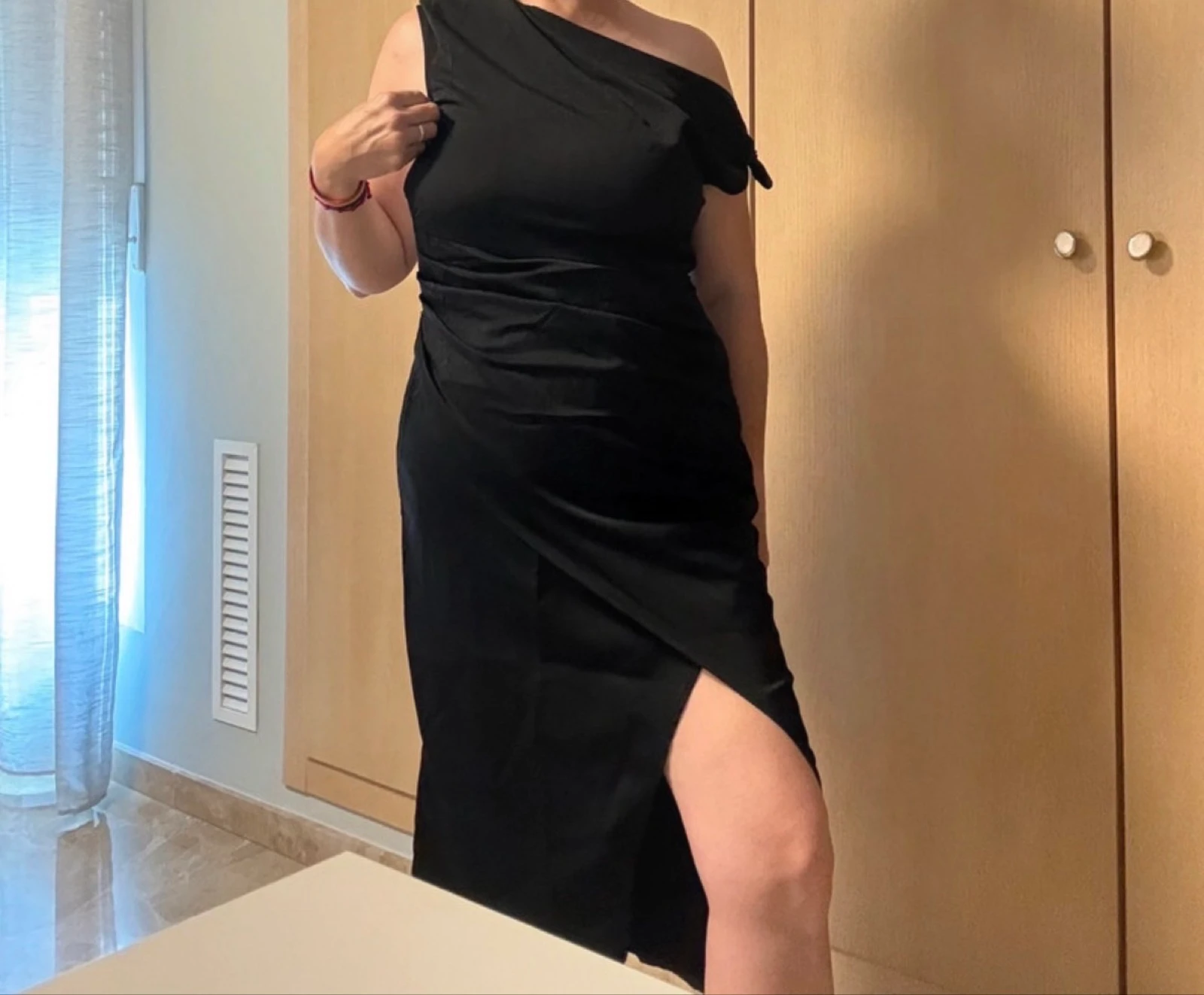 Vestido negro asimetrico